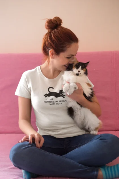 Koszulka z nadrukiem - Nie potrzebuję terapii, mam kota