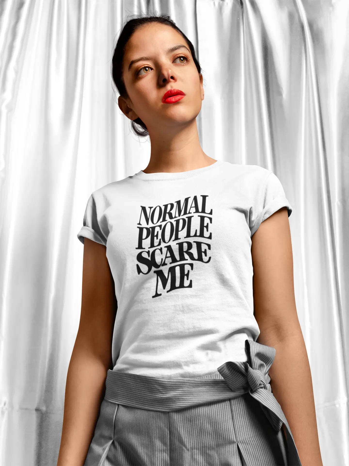 T-shirt z nadrukiem Normal people scare me